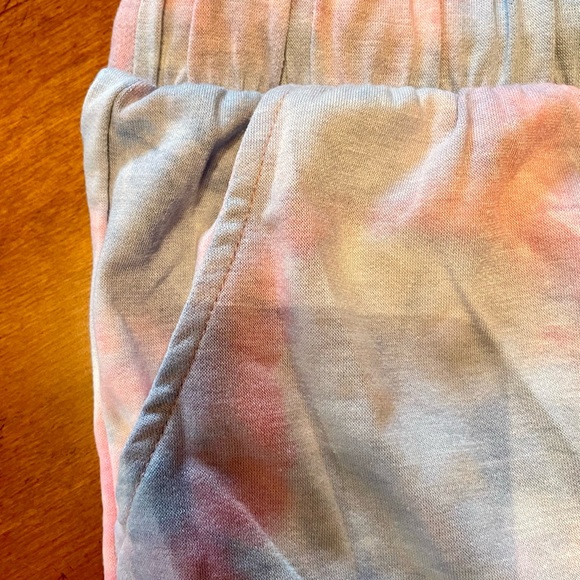 Two Piece Tie Dye Set! 🩳👚😍-LAST ONE DON’T MISS OUT!! Size S - Picture 7 of 12